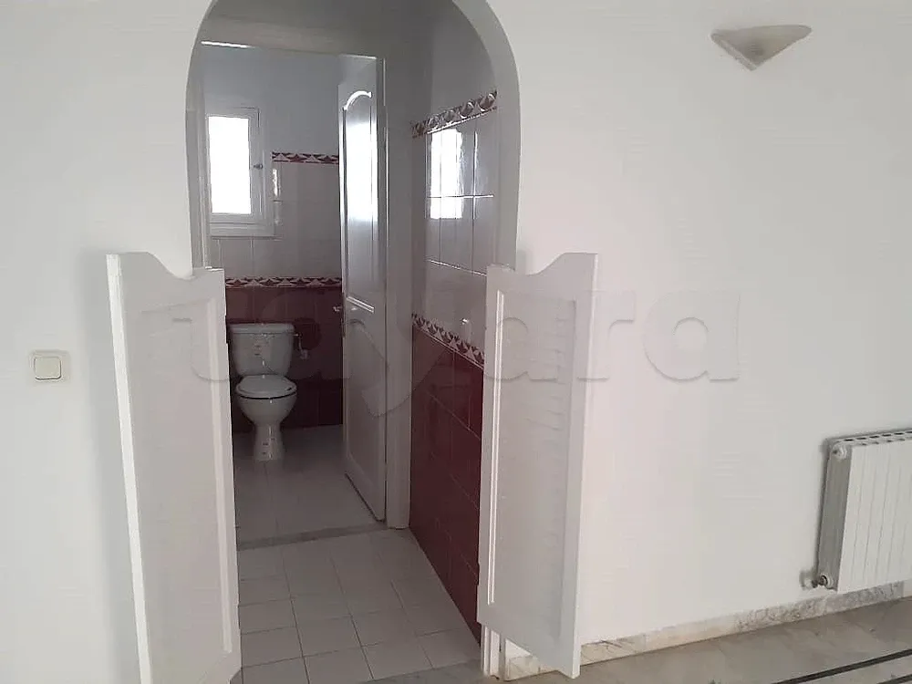 un appartement s+3 au 3éme étage a vendre a ennacer 2 sur av.hedi nouira prés de hôtel samarons