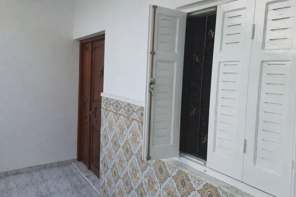 Maison R+1 à vendre au Mourouj 5 – À côté du collège,