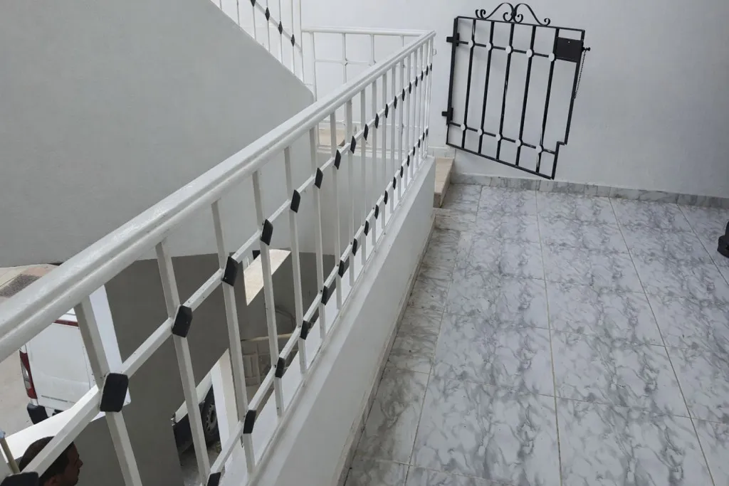 Maison R+1 à vendre au Mourouj 5 – À côté du collège,