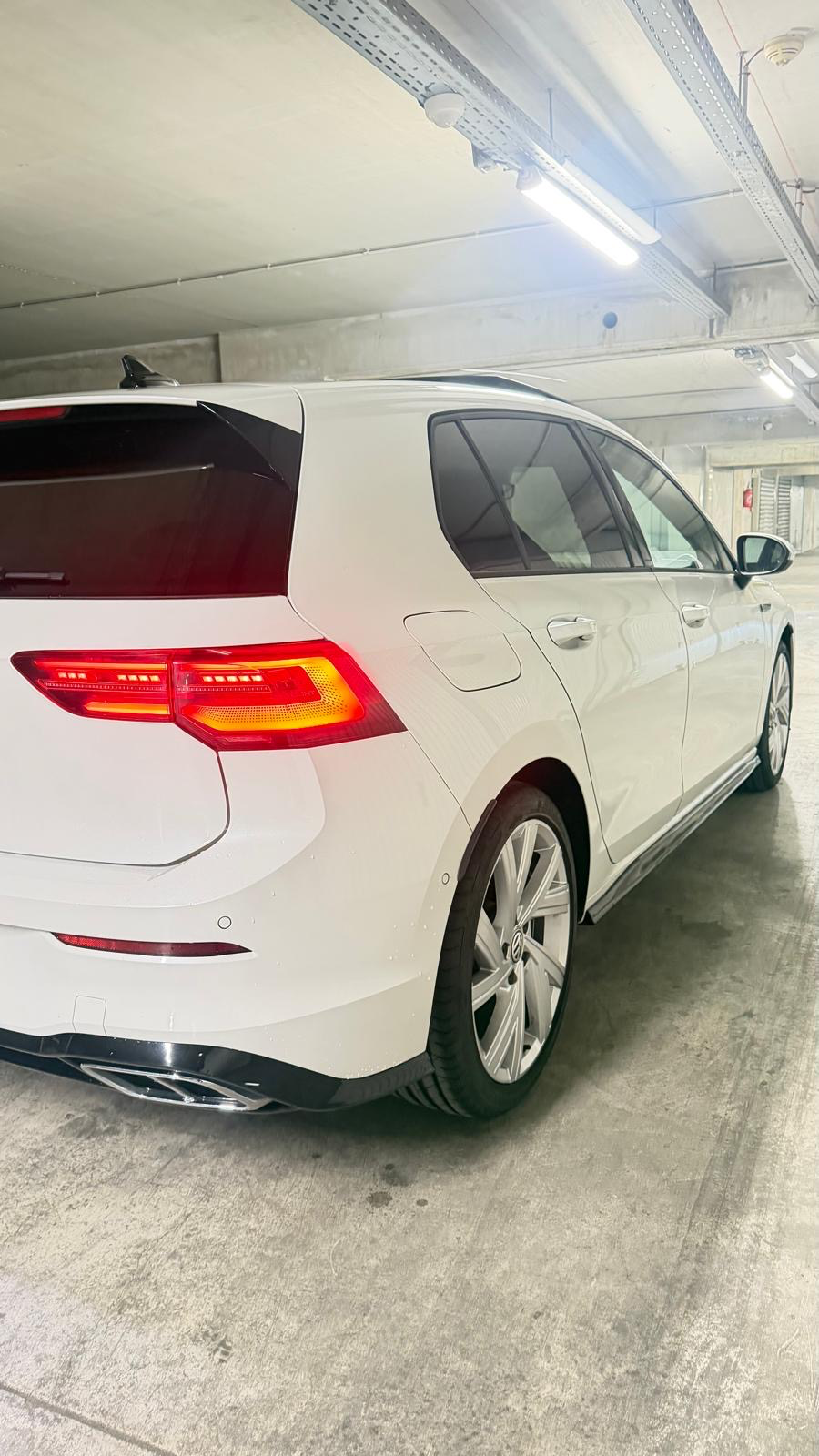 VOLKSWAGEN GOLF 8 R-LINE