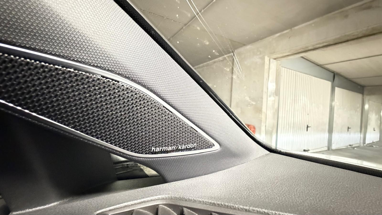 VOLKSWAGEN GOLF 8 R-LINE