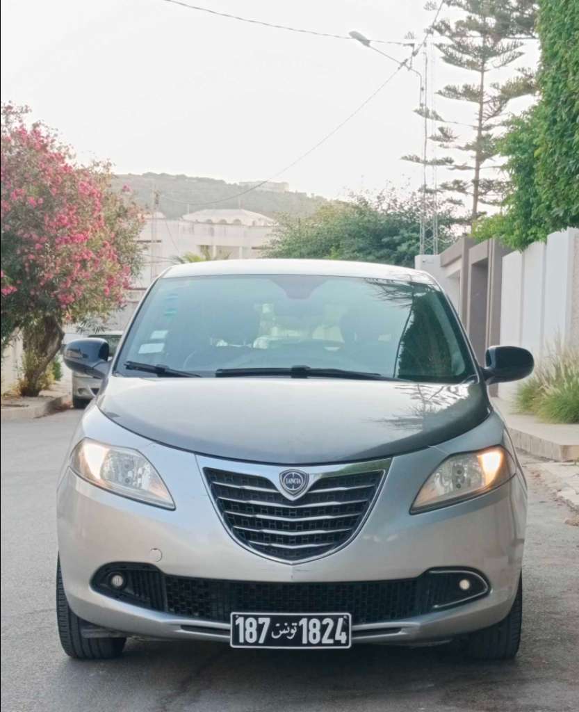 🚘  lancia ypsilon