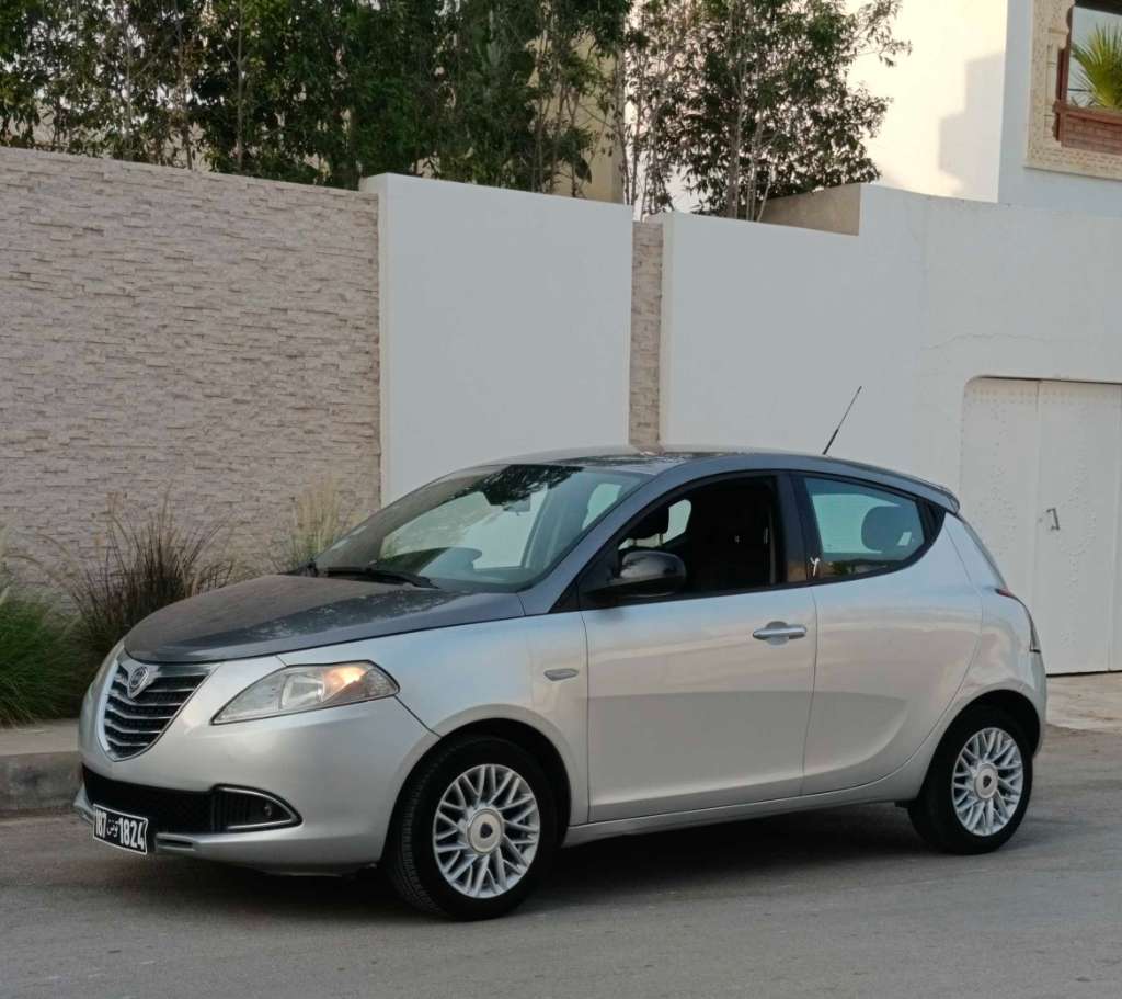🚘  lancia ypsilon