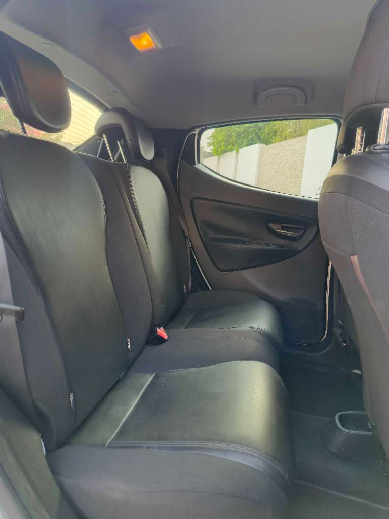 🚘  lancia ypsilon