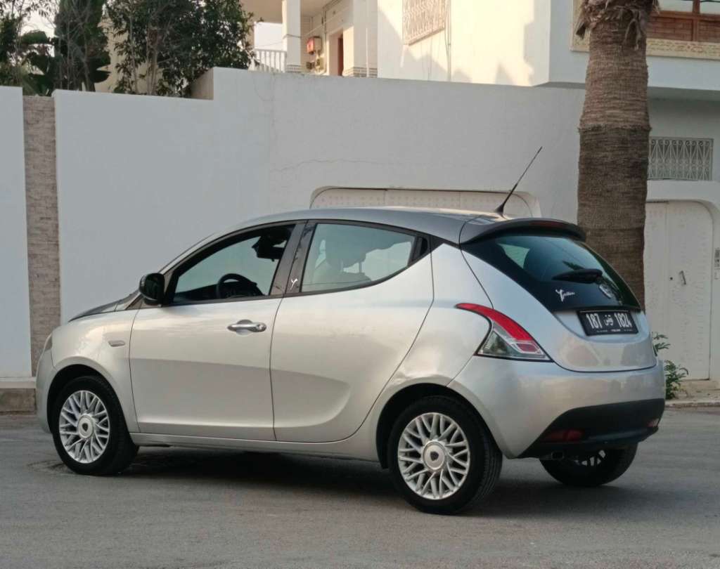 🚘  lancia ypsilon