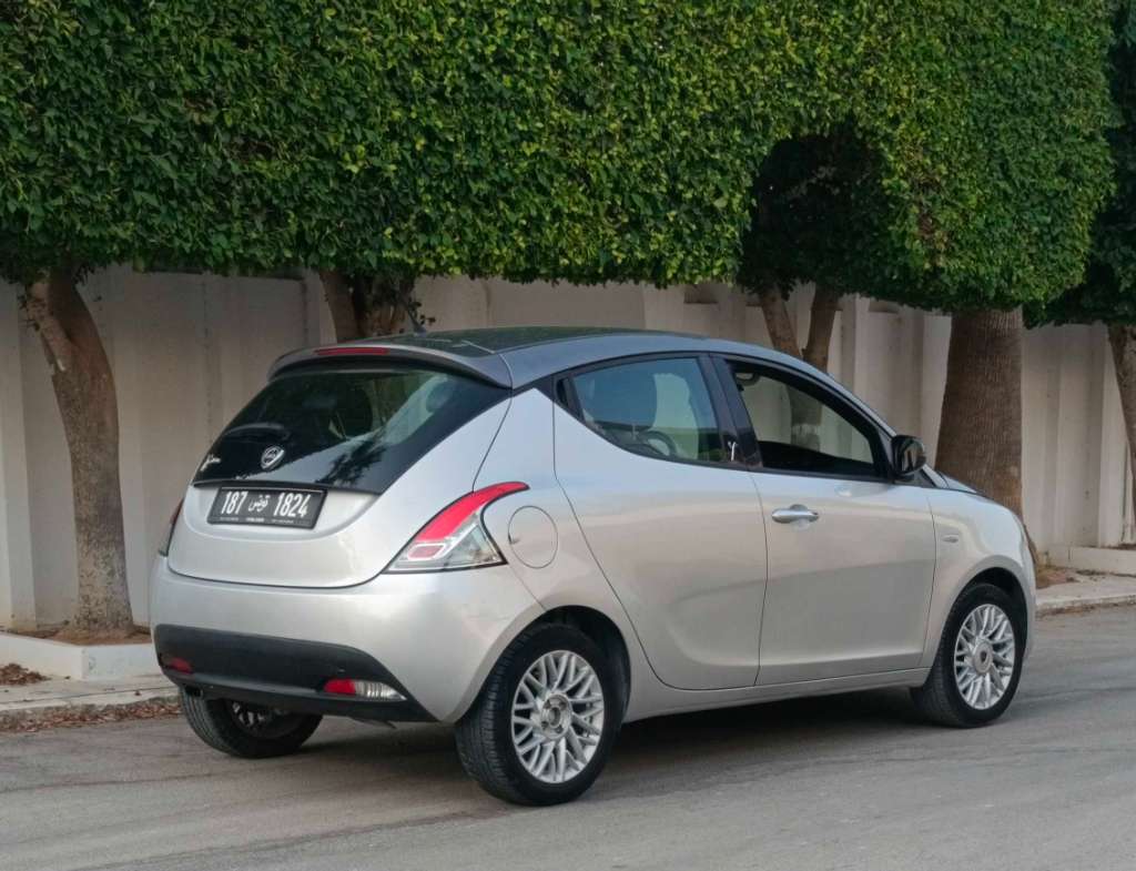 🚘  lancia ypsilon