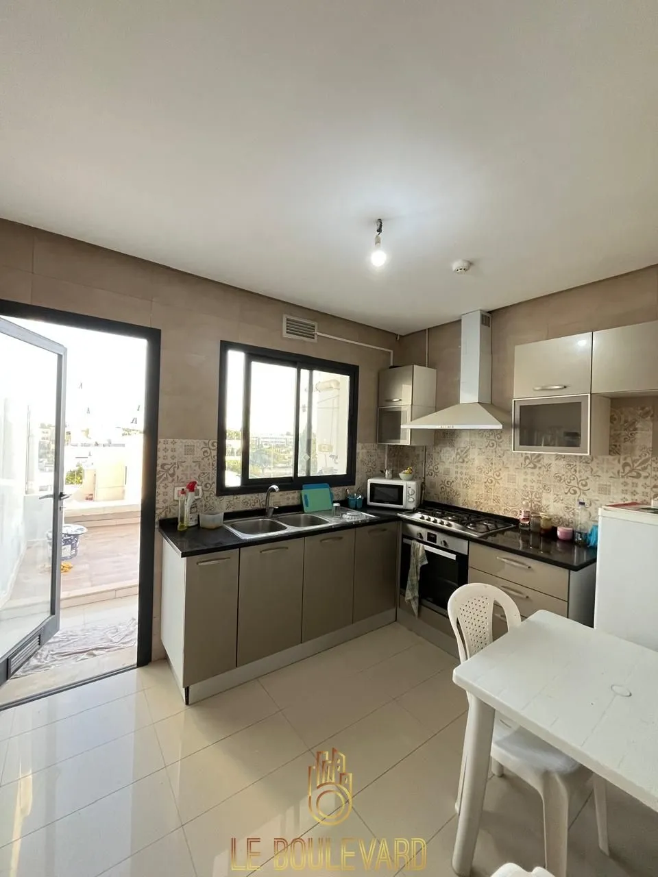 A Vendre Appartement S+2 Haut Standing Situé Dans Un Immeuble Au Centre-ville De Nabeul