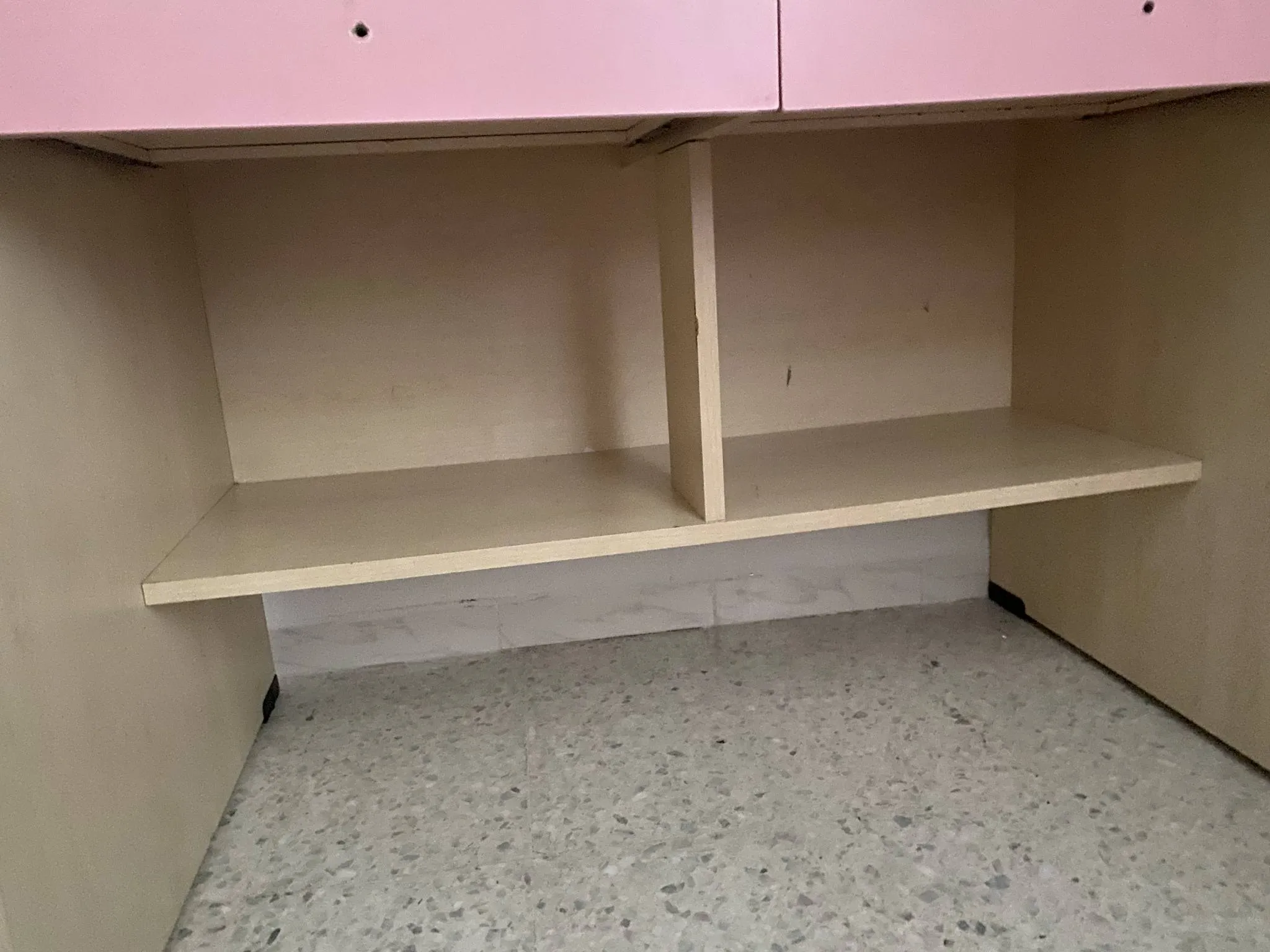 chambre fille en bonne etat(meuble mezghani)