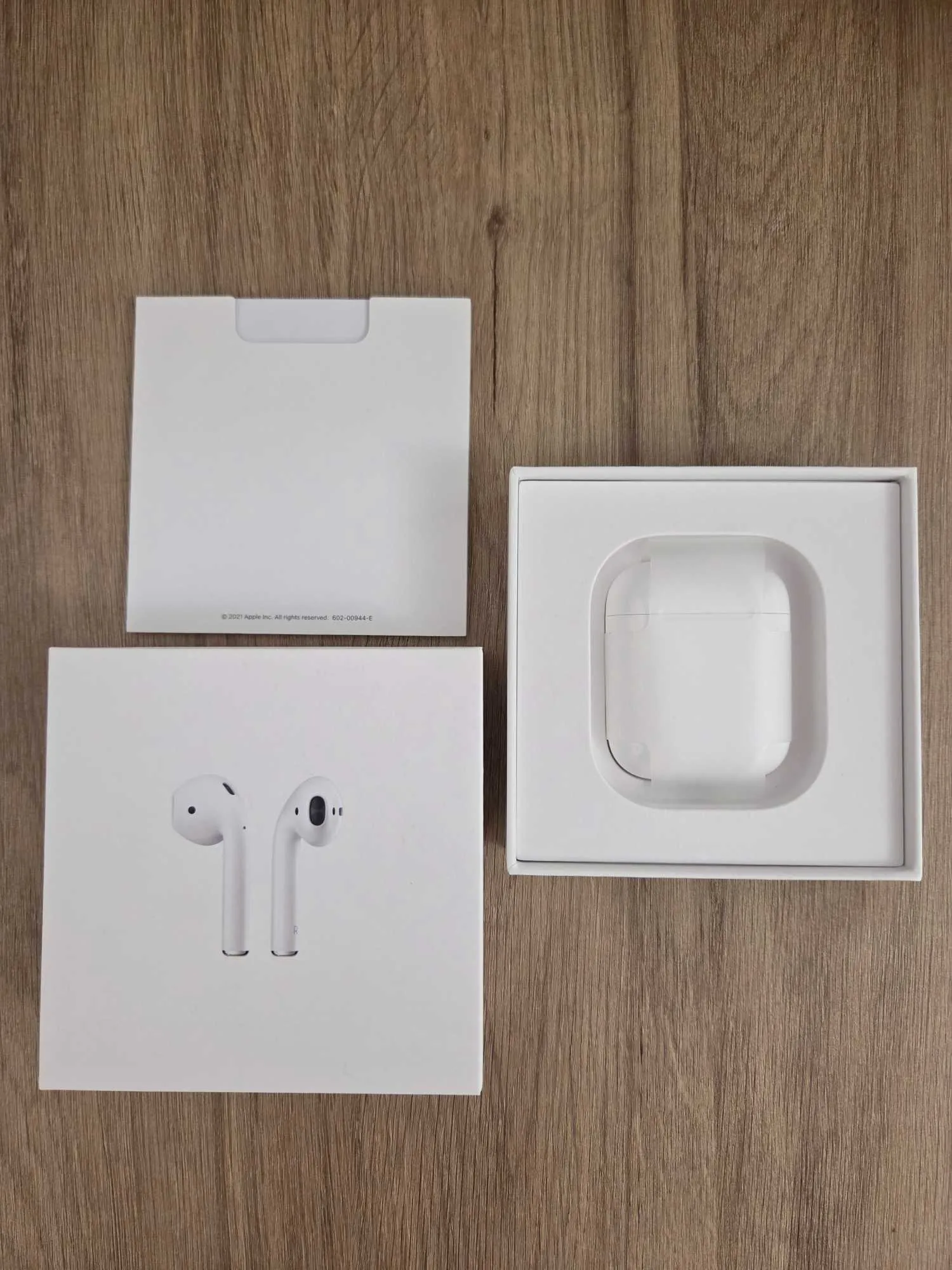 AIRPODS