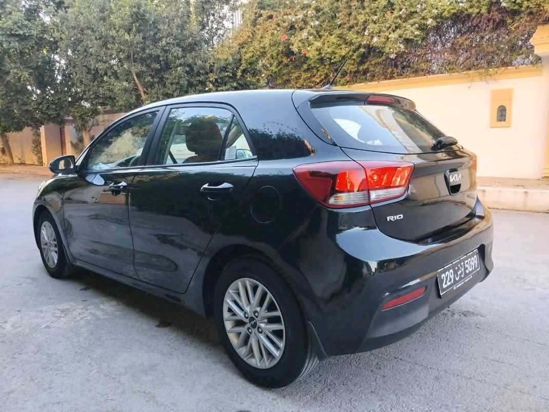 KIA RIO COUPÉ PREMIÈRE MAIN EN EXCELLENT ÉTAT 