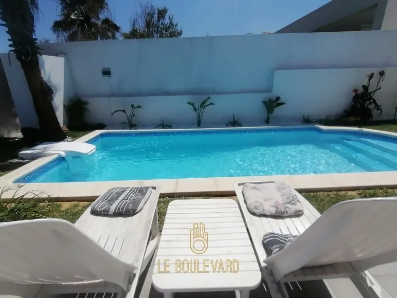 Location Estivale : Villa S+3 Pied Dans L'eau Avec Piscine à Maamoura, Nabeul
