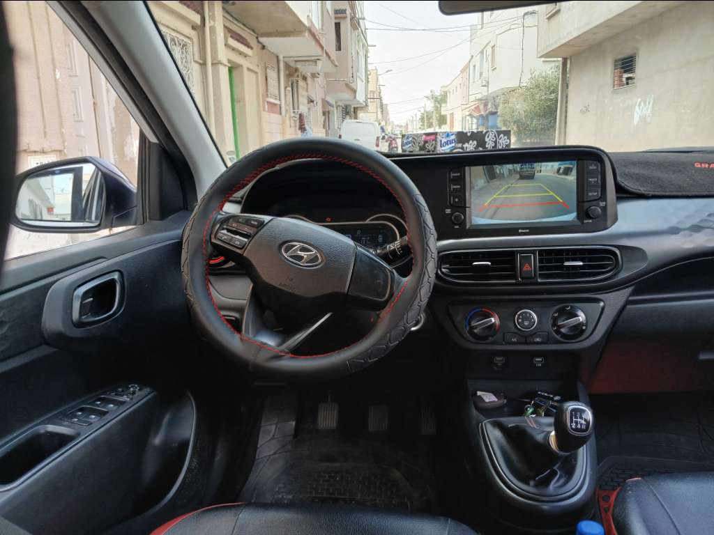 HYUNDAI GRANDE i10 1er main ESSENCE Tel 24 313 594 