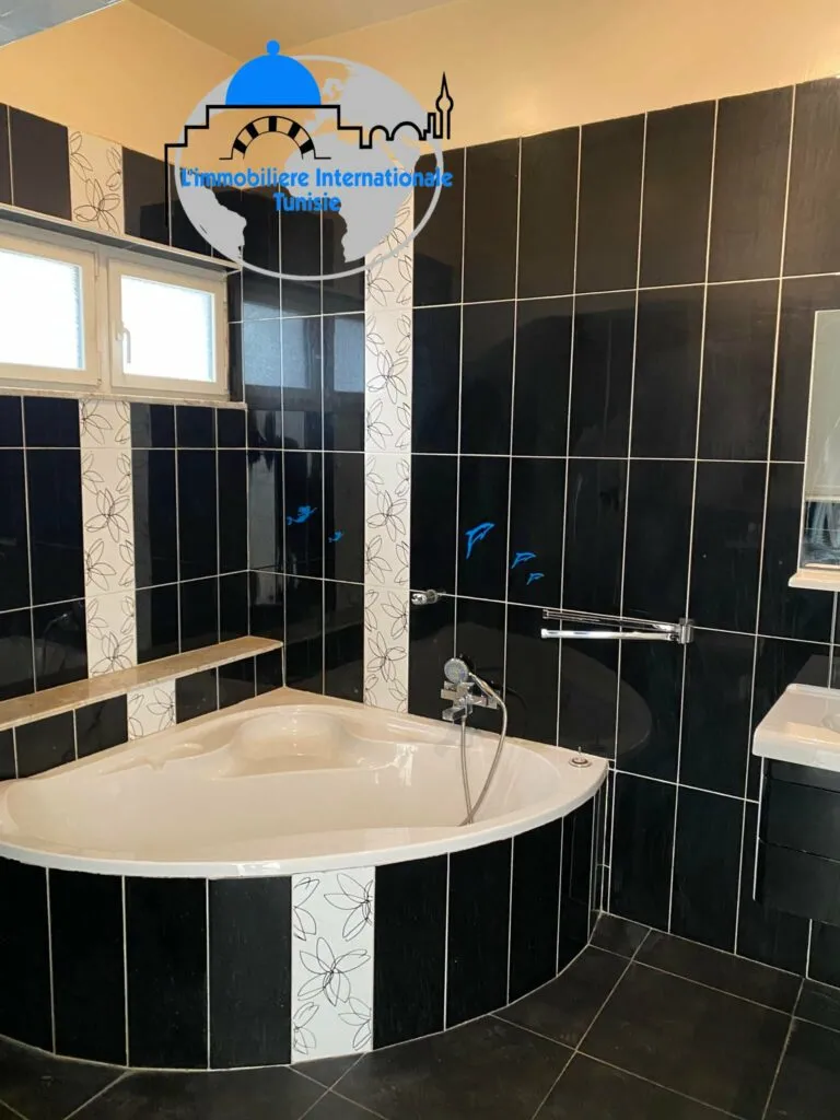 À louer à l’année – Rez-de-chaussée S2 de villa avec jardin à Khézema