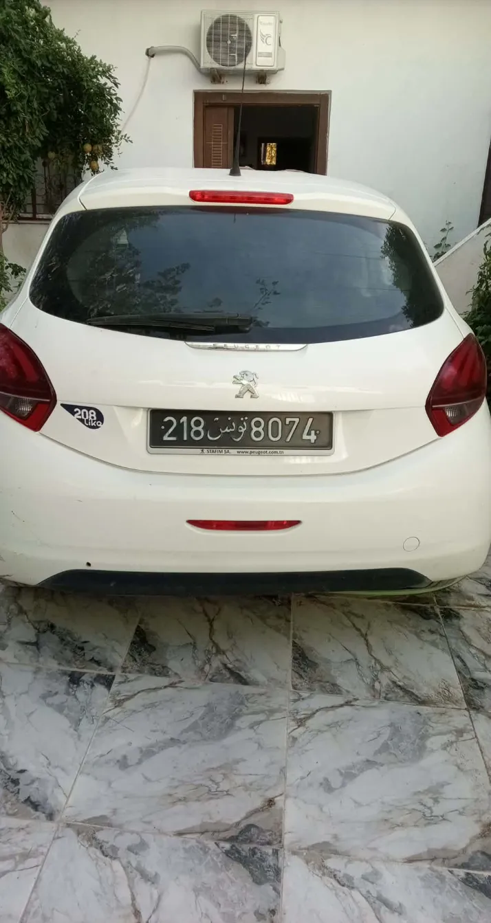 Peugeot 208 en très bonne état