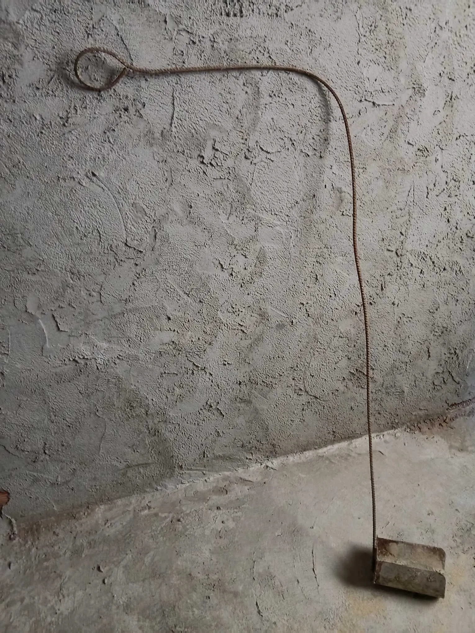 Outil en acier pour nettoyer la regare sanitaire