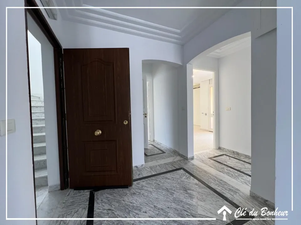 Appartement S+2 avec terrasse à Ain Zaghouen Nord 