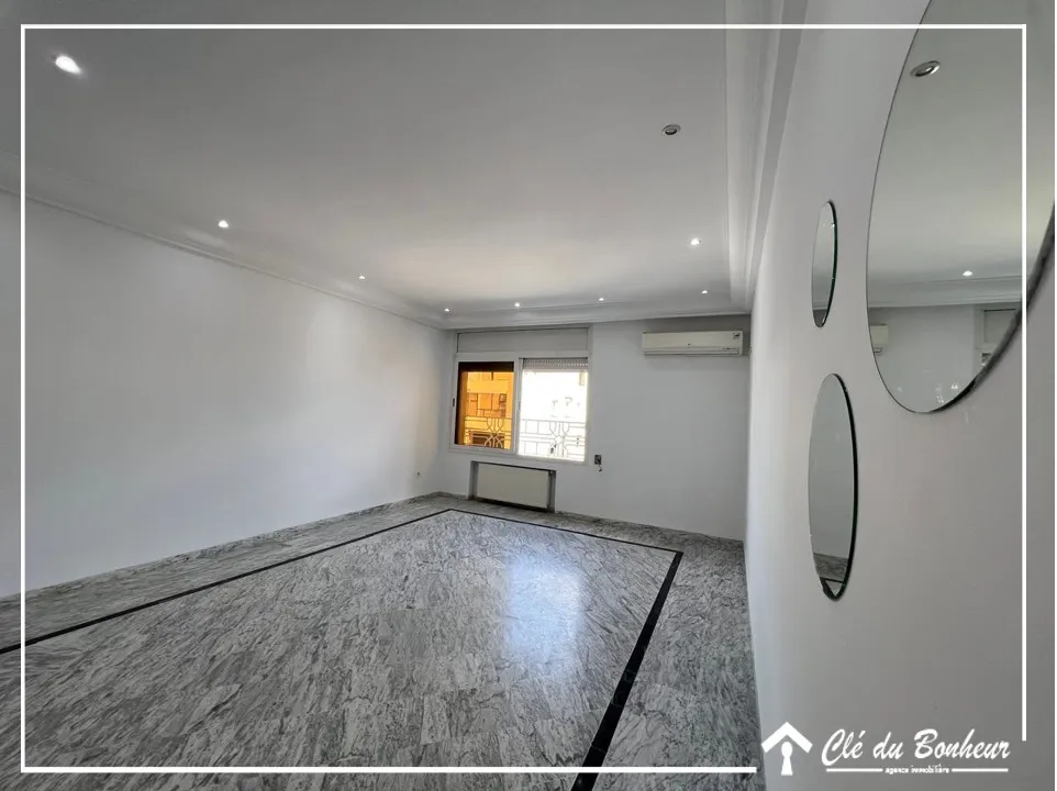 Appartement S+2 avec terrasse à Ain Zaghouen Nord 