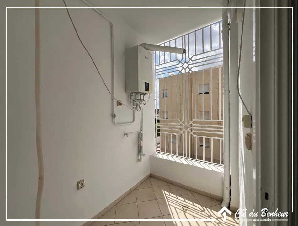 Appartement S+2 avec terrasse à Ain Zaghouen Nord 