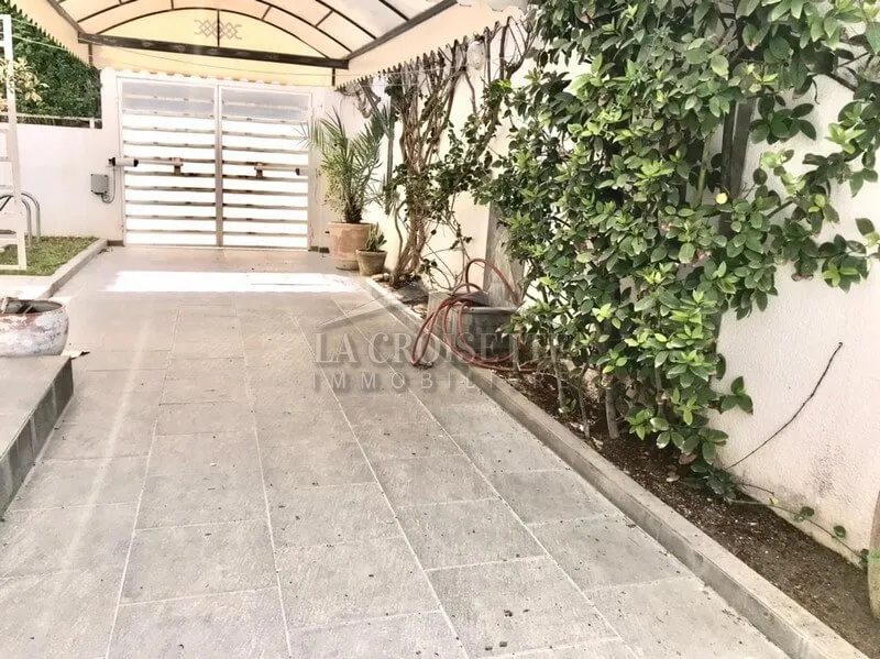 Villa S+4 avec piscine à La Marsa ZDL0350