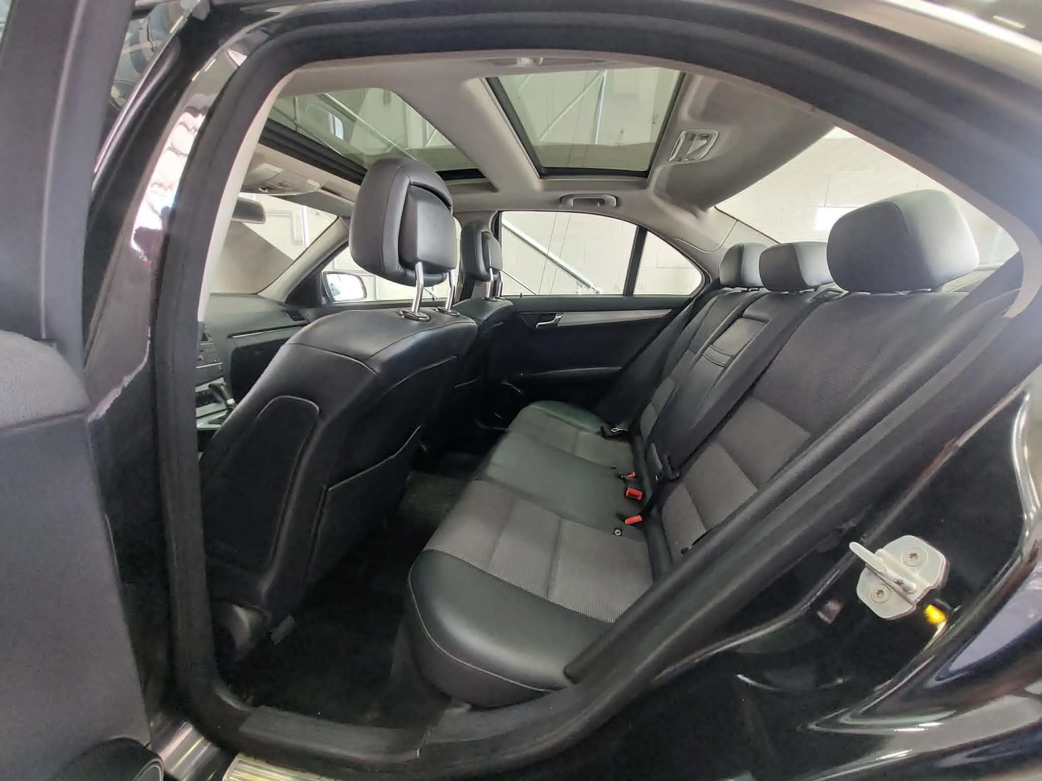 À vendre – Mercedes-Benz C180 Compresser -Tel 98479647 