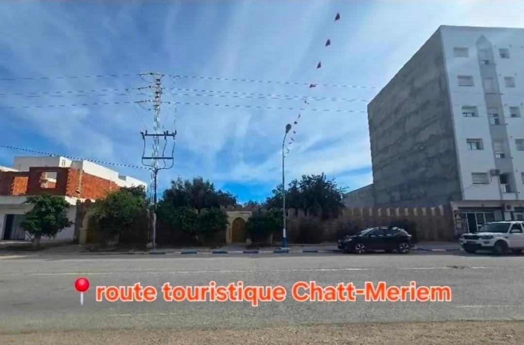 À VENDRE – Magnifique Villa 4000 m2 terrain à Chatt Mariem coté mer et sur la route touristique
