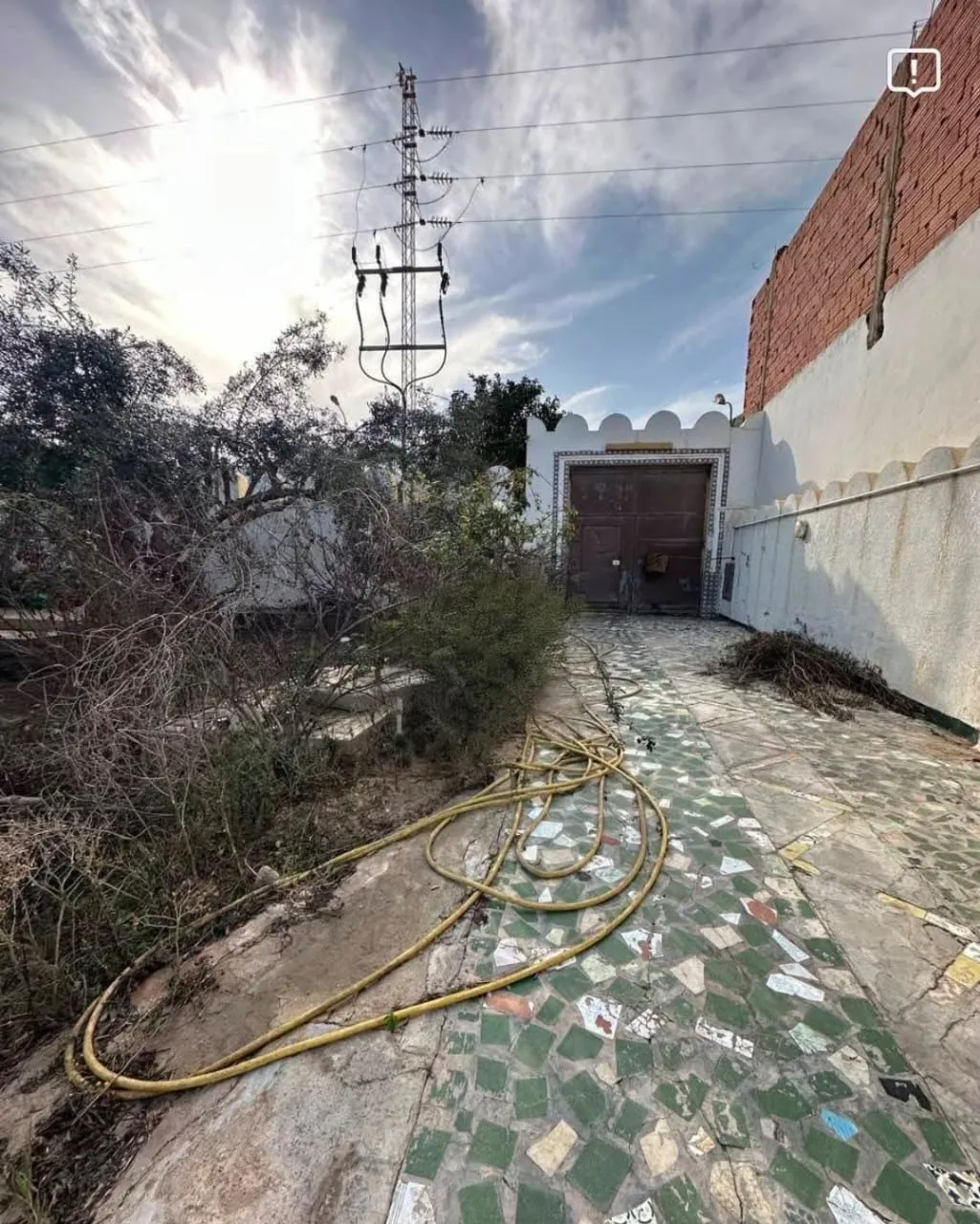 À VENDRE – Magnifique Villa 4000 m2 terrain à Chatt Mariem coté mer et sur la route touristique