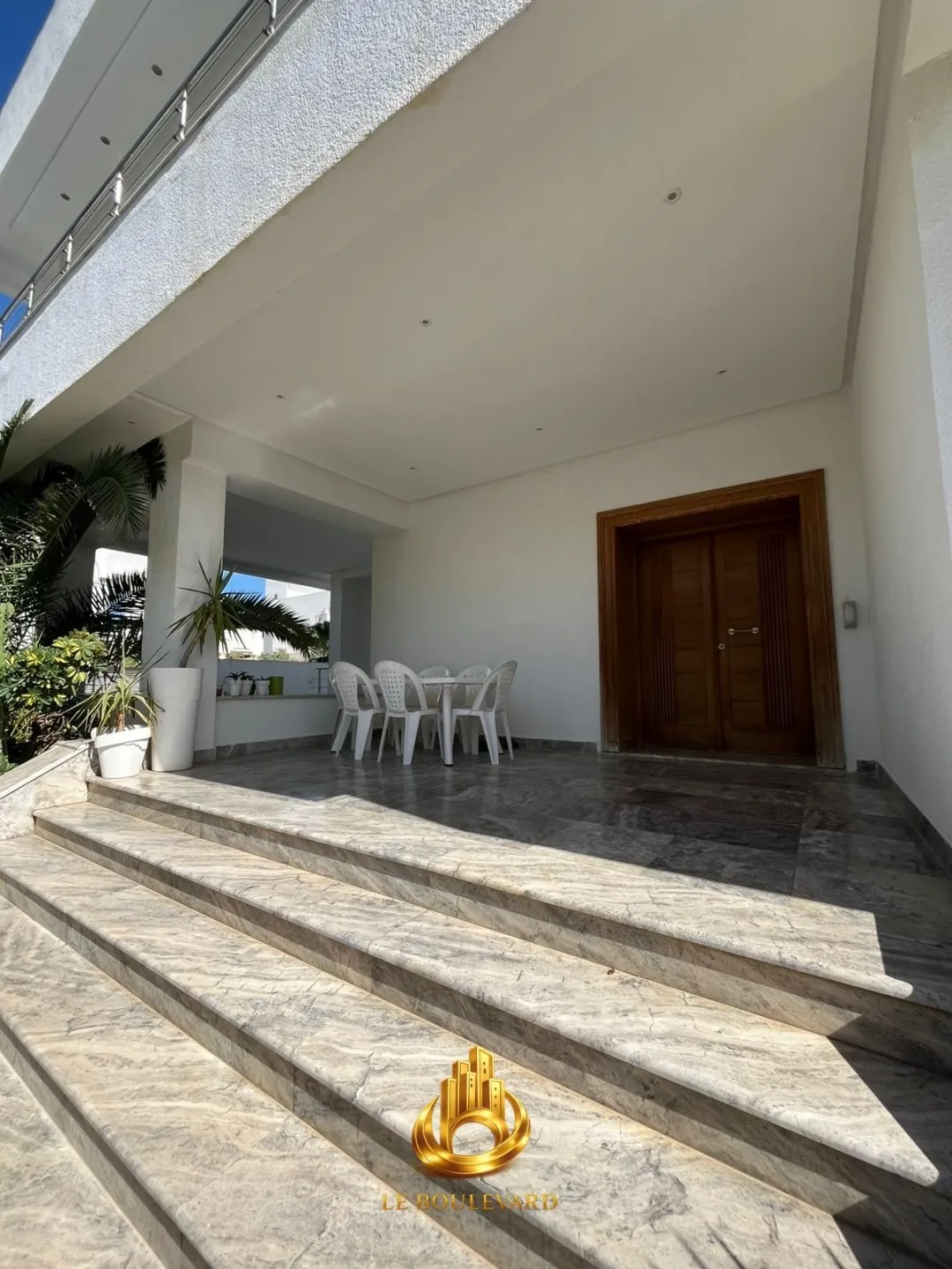 A louer villa S+5 Haut Standing à Sidi Mahersi , Nabeul 