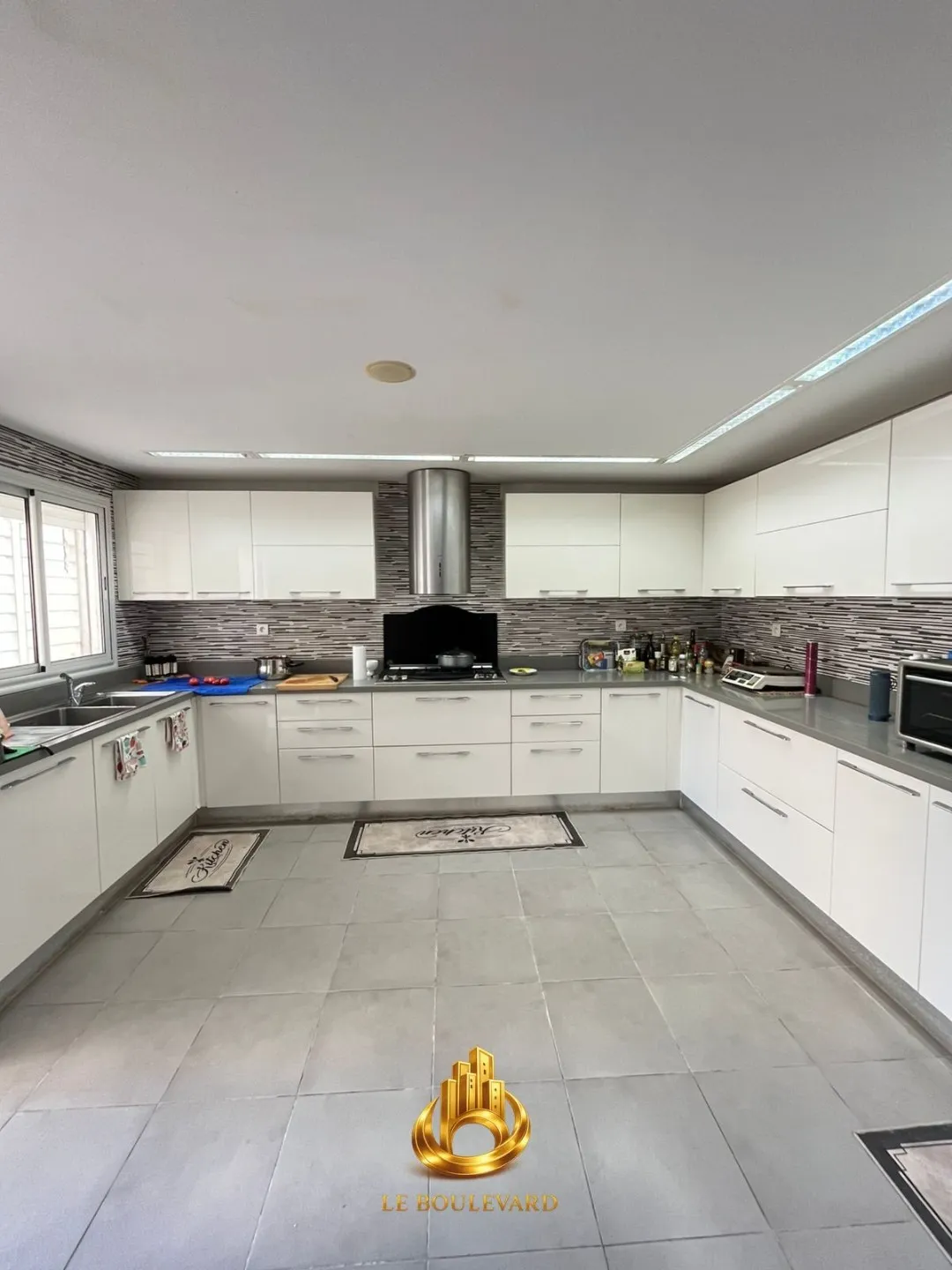 A louer villa S+5 Haut Standing à Sidi Mahersi , Nabeul 