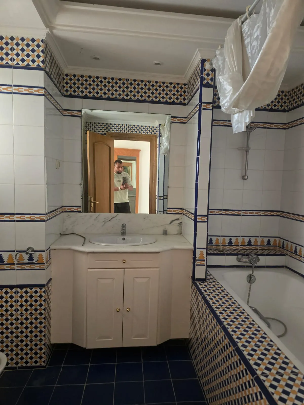 AVENDRE DES APPARTEMENT PLEIN ZONE TOURISTIQUE SOUSSE