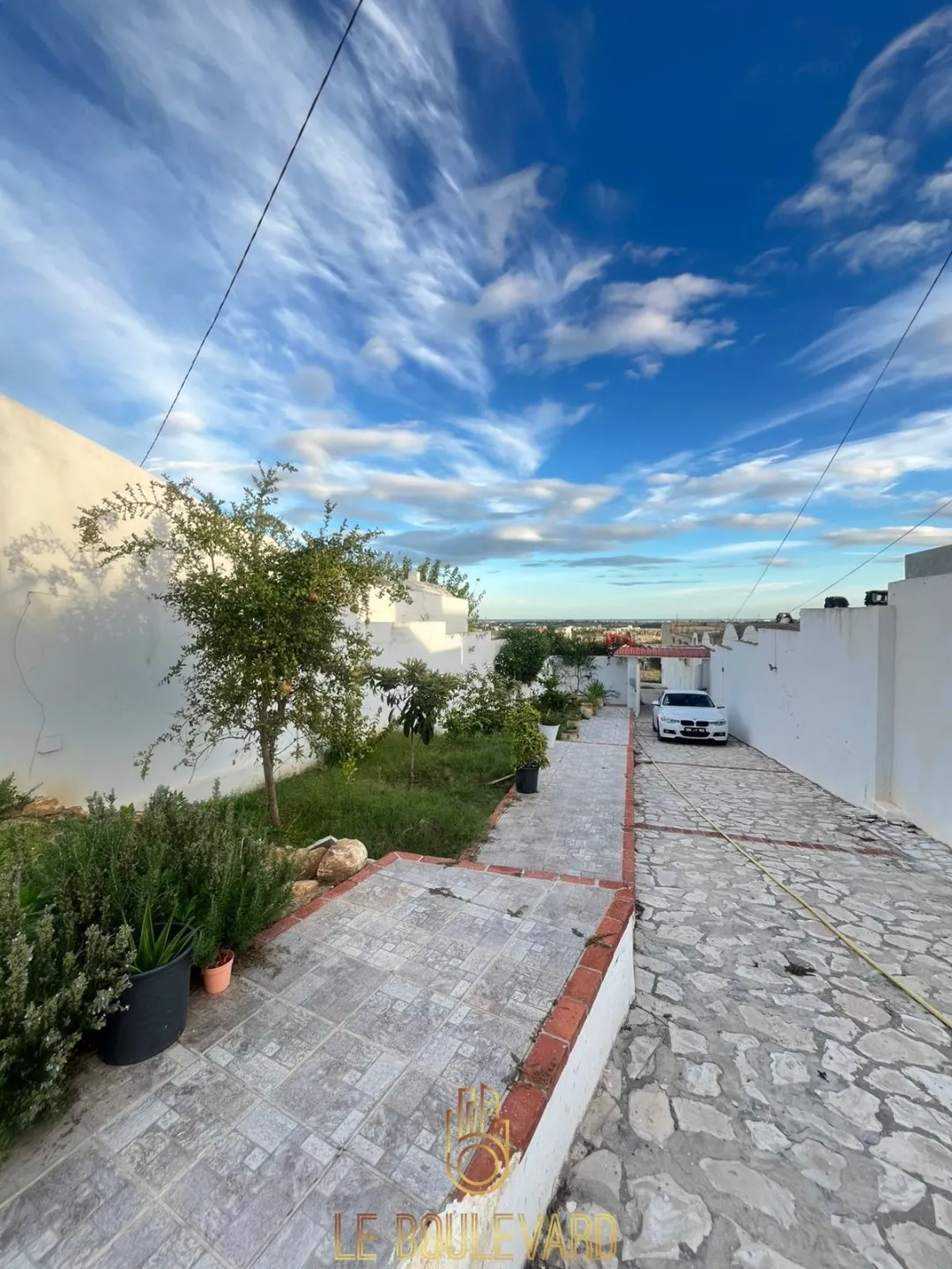 A Vendre Villa S+5 Avec Piscine à Sidi Hamed, Hammamet