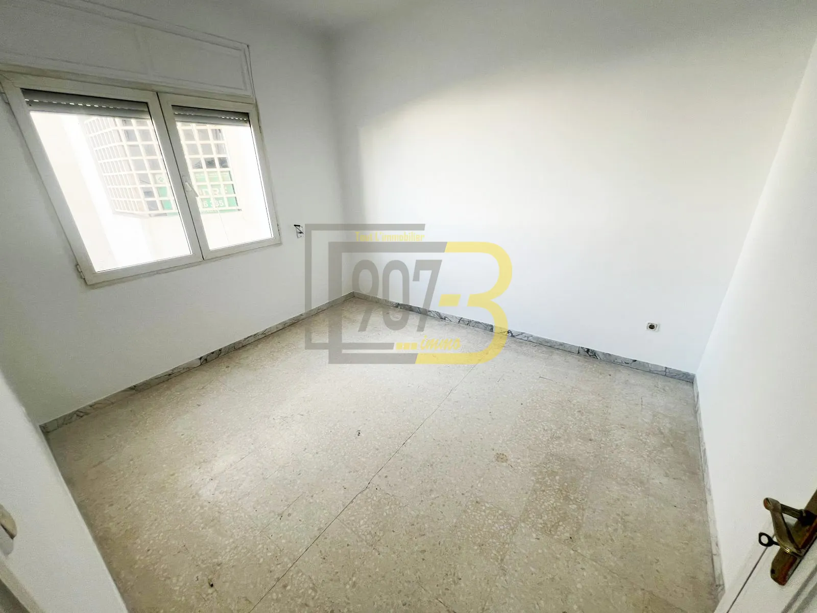  À louer en exclusivité : Un appartement de type S+2, situé à Ennasr 2 