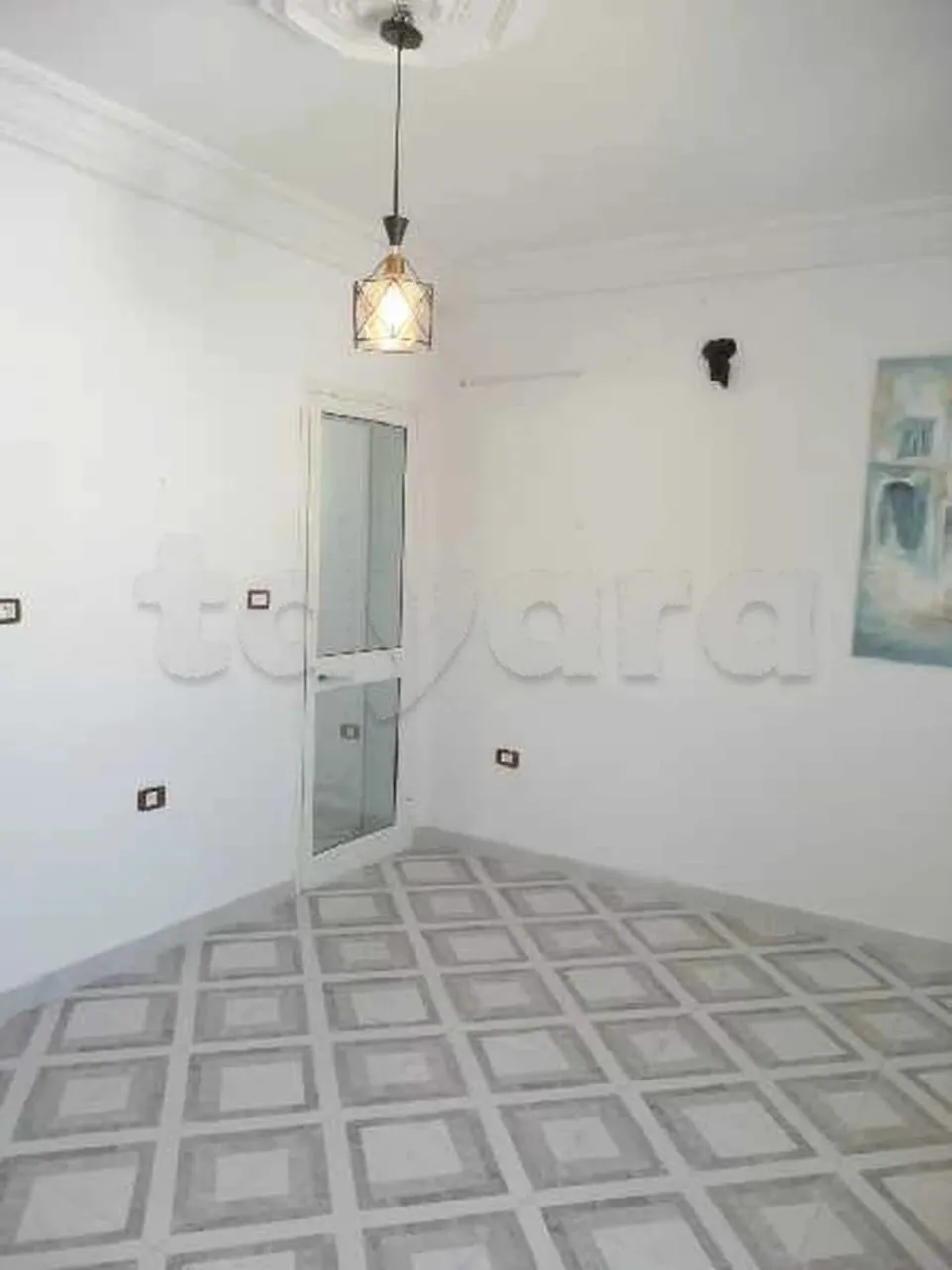 un étage s+1 rénové au 3éme étage a louer situé a cité ibn khaldoun Prés de Foyer et De terminus 3