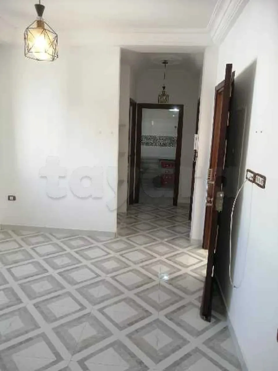 un étage s+1 rénové au 3éme étage a louer situé a cité ibn khaldoun Prés de Foyer et De terminus 3