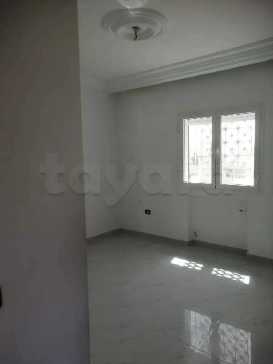 un étage s+1 rénové au 3éme étage a louer situé a cité ibn khaldoun Prés de Foyer et De terminus 3