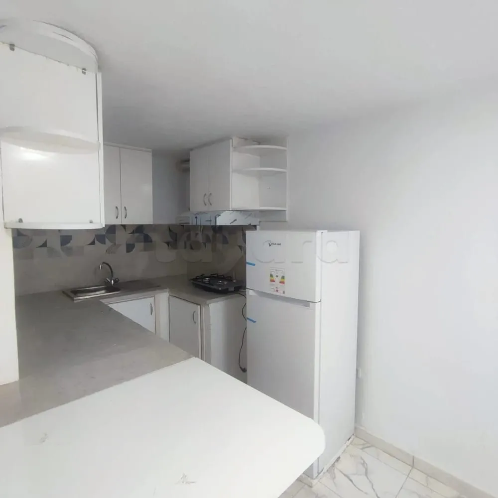 un studio s+0 propre meublé a louer situé a à UV4 menzah 6.