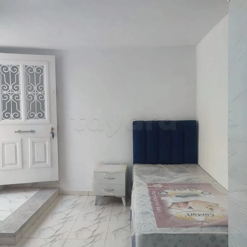 un studio s+0 propre meublé a louer situé a à UV4 menzah 6.