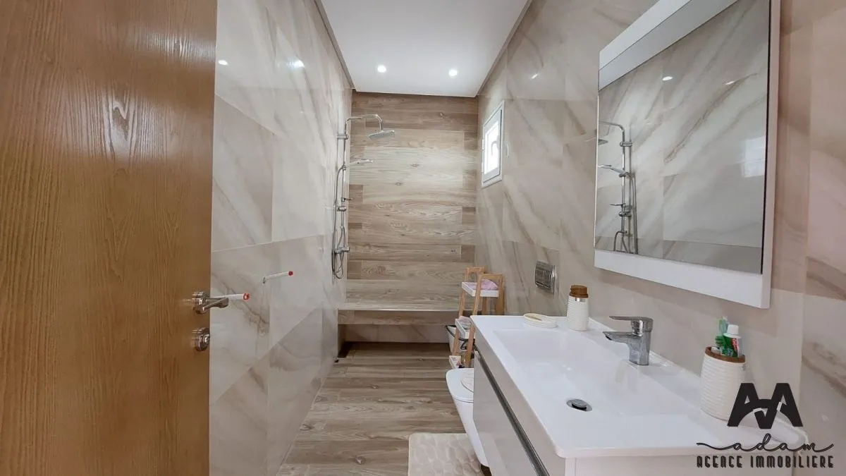 Villa Duplex S+4 d’Exception avec Piscine – Jinen Beni Khiar