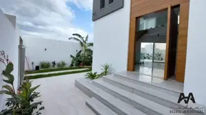 Villa Duplex S+4 d’Exception avec Piscine – Jinen Beni Khiar