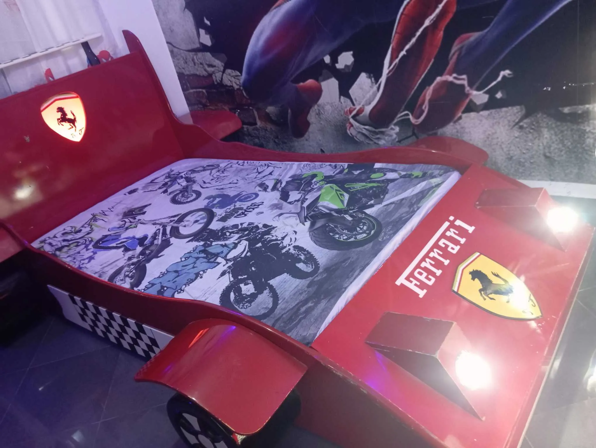 Chambre garçon Ferrari