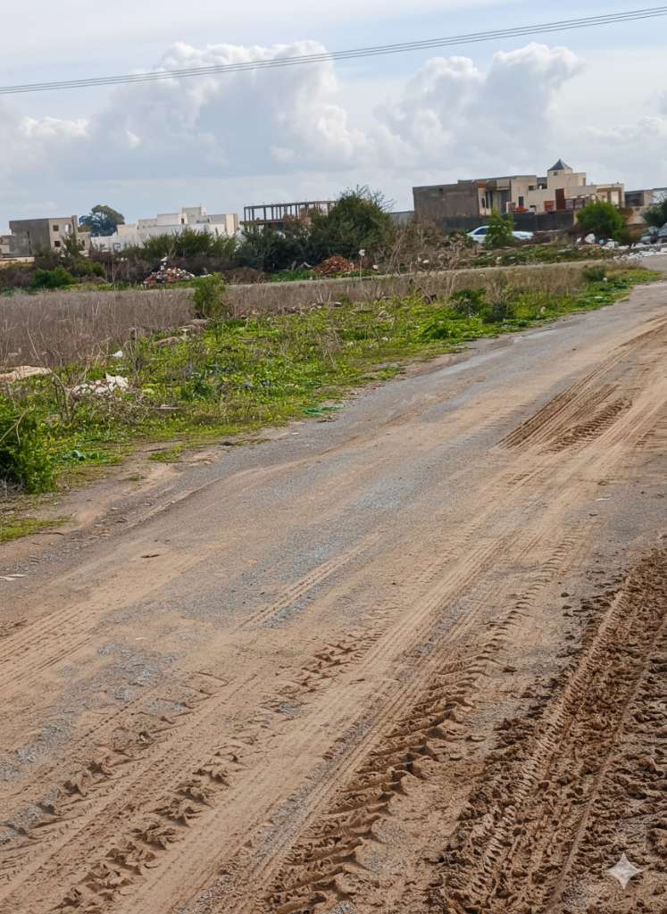 قطعة أرض 750م² بـ "بساتين الحمامات" - شهادة ملكية فردية 📝🌿

