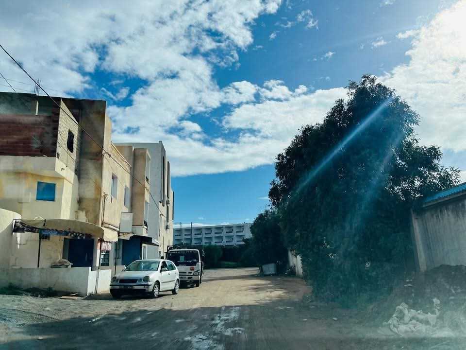 قطعة أرض 750م² بـ "بساتين الحمامات" - شهادة ملكية فردية 📝🌿

