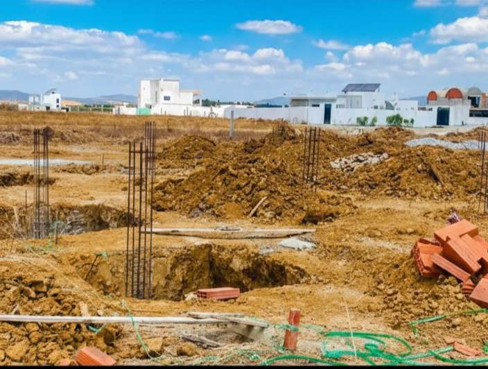 قطعة أرض 750م² بـ "بساتين الحمامات" - شهادة ملكية فردية 📝🌿

