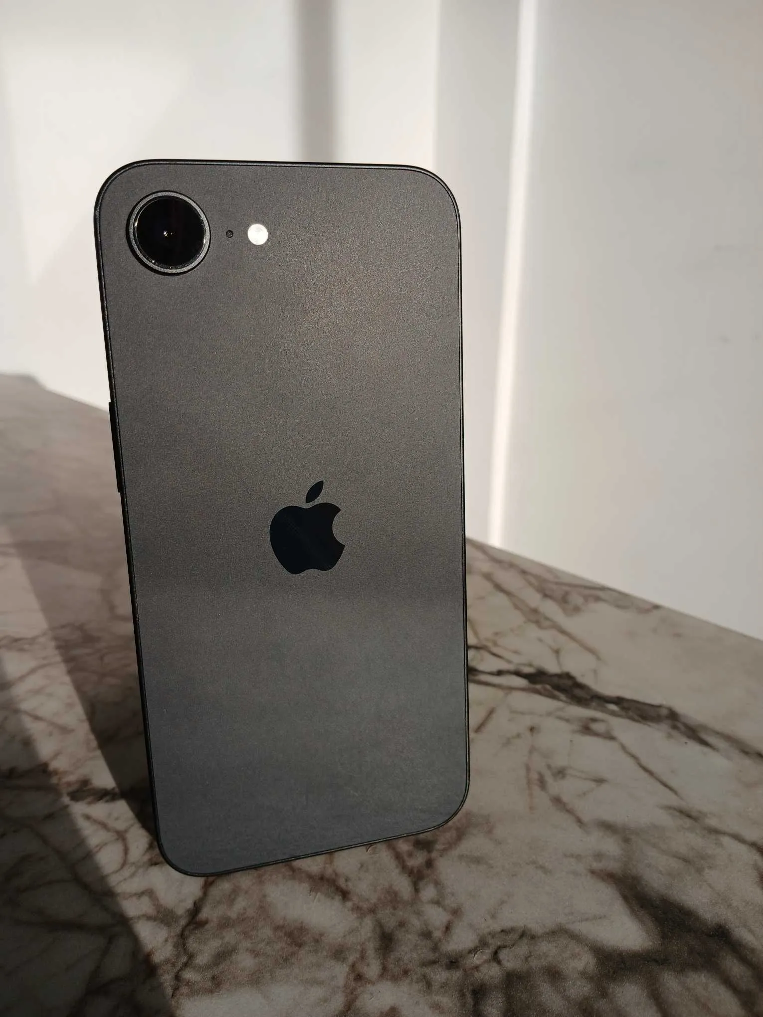 📱 iPhone 16e 128 Go – Excellent état (occasion)