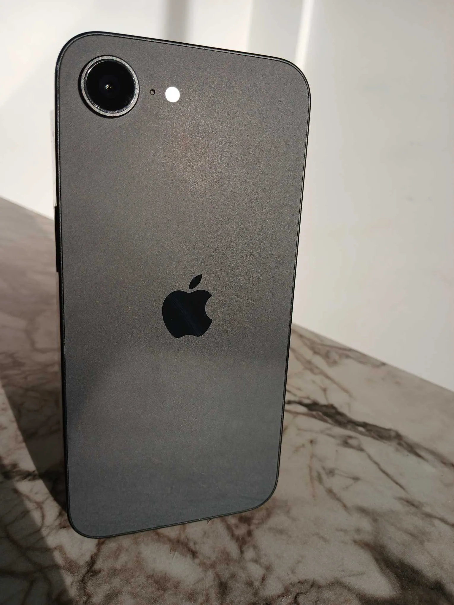 📱 iPhone 16e 128 Go – Excellent état (occasion)