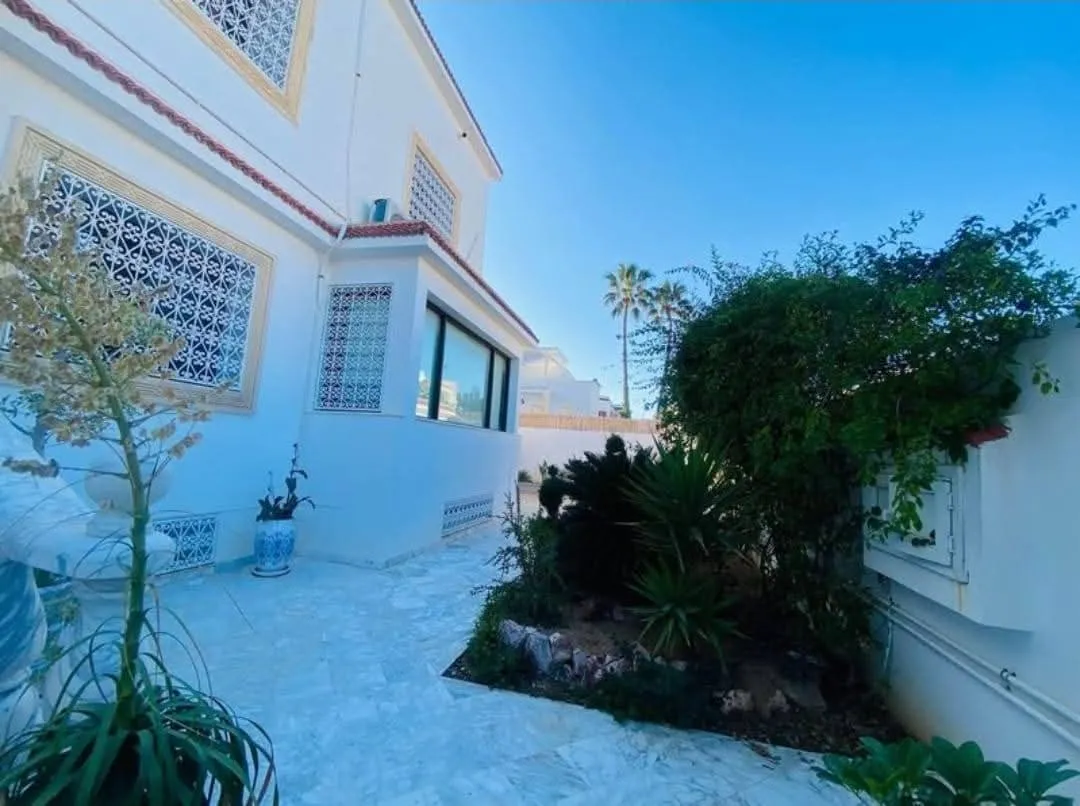 À Vendre: Magnifique Villa de Luxe  A Kantaoui De Terrain:800m² 