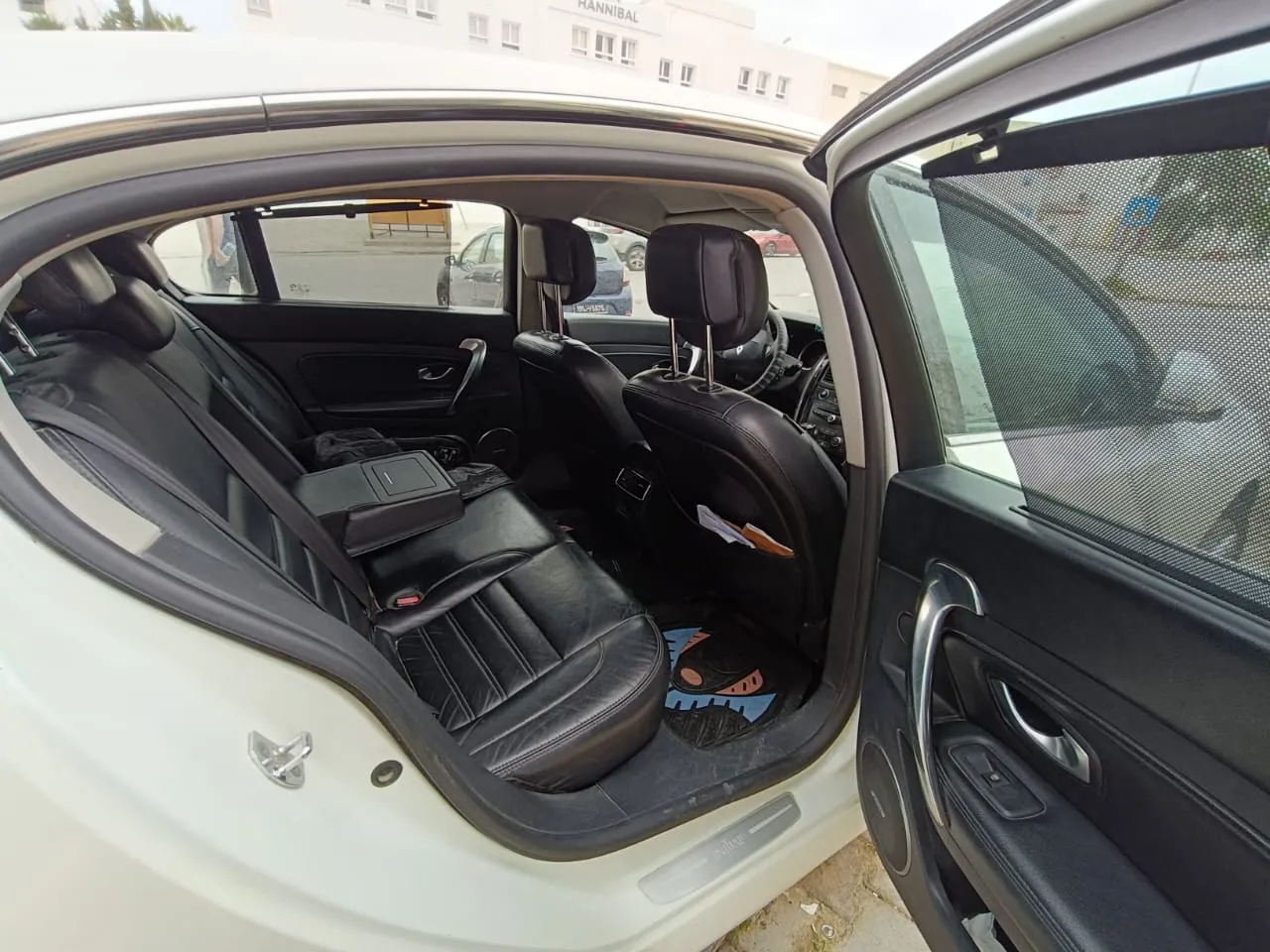 A vendre Renault Latitude 2.0 DCI version Initiale Paris