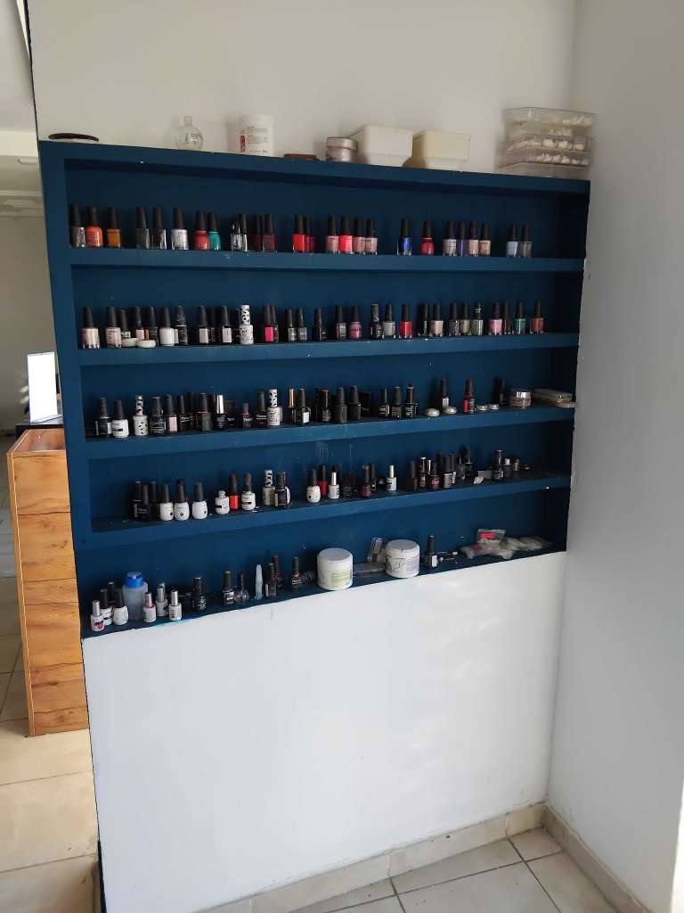 Stock vernis kinetics + manou/ 123 bouteilles 