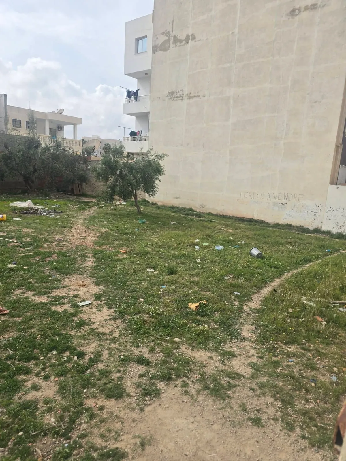 UN BEAU TERRAIN DE 740 m² A khezama_Est