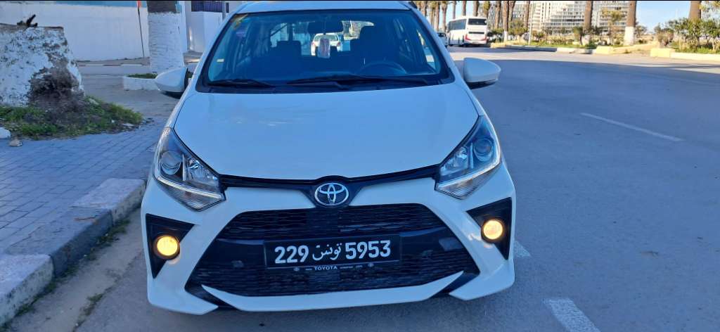 TOYOTA AGYA PREMIÈRE MAIN