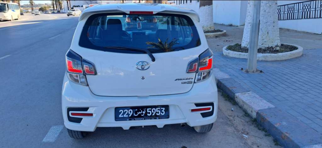 TOYOTA AGYA PREMIÈRE MAIN 